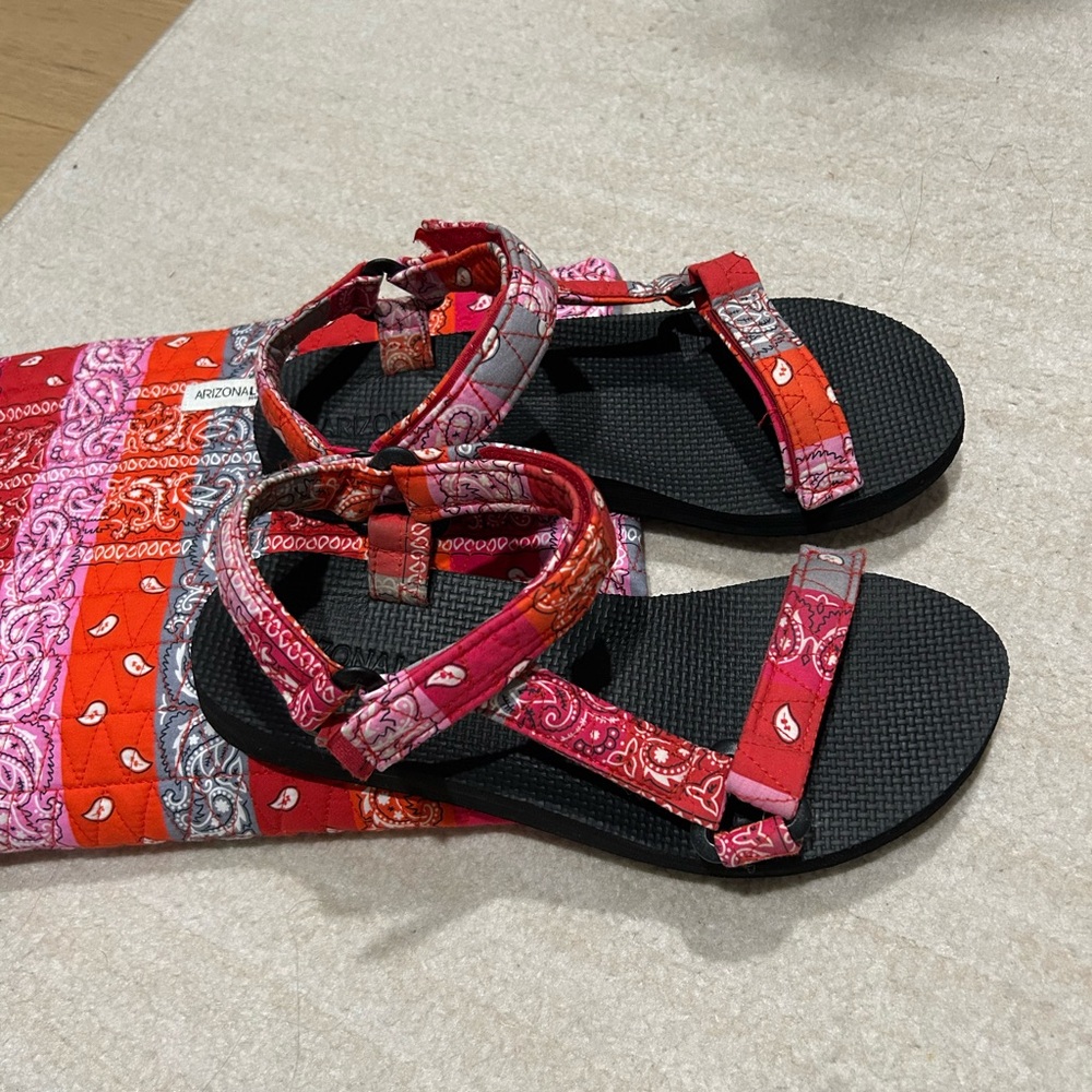 Arizona Love Red & Pink Bandana Print Sandals, US 9 - Picture 2 of 5